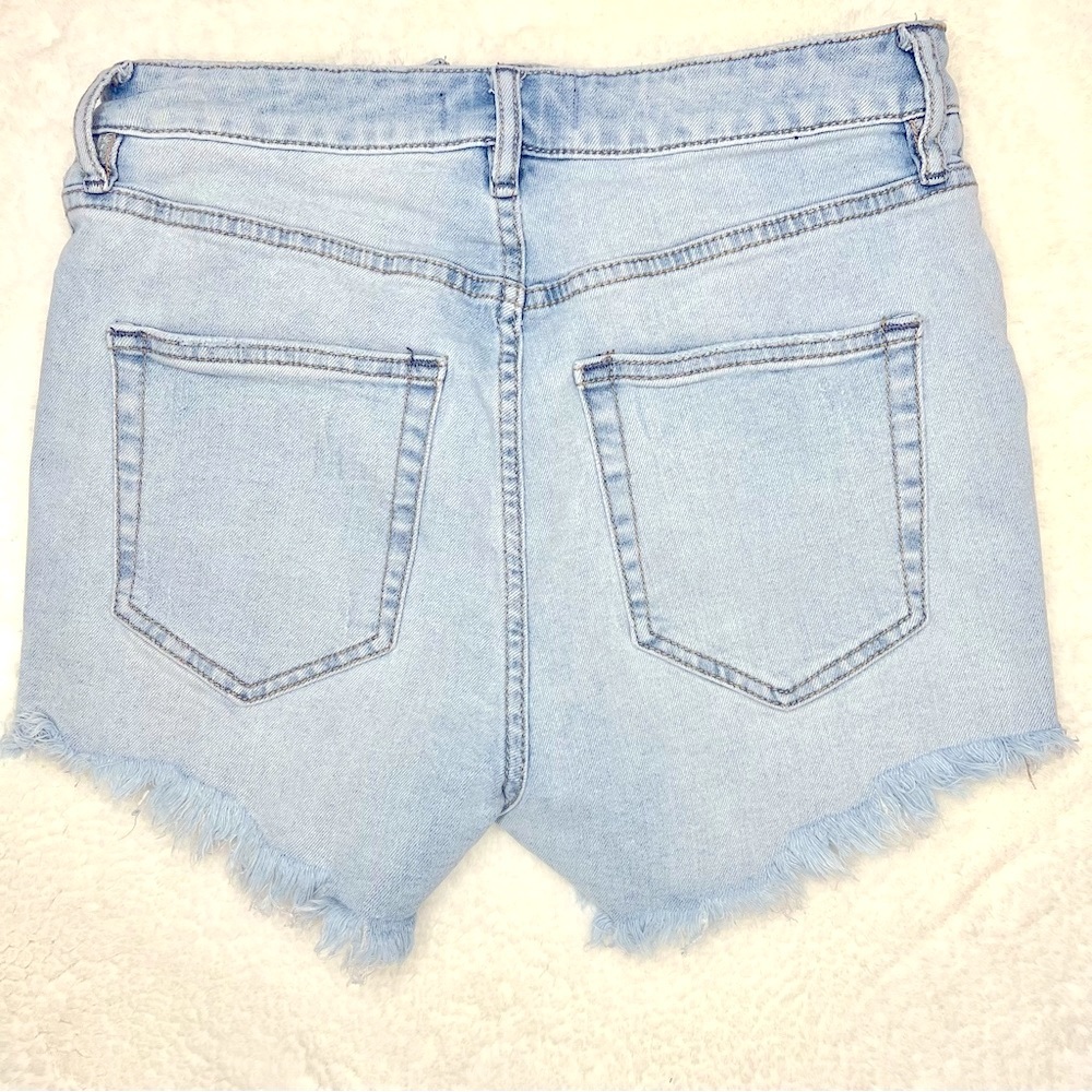 We The Free CRVY Vintage High Rise Light Wash Shorts Size 27 - Picture 4 of 15